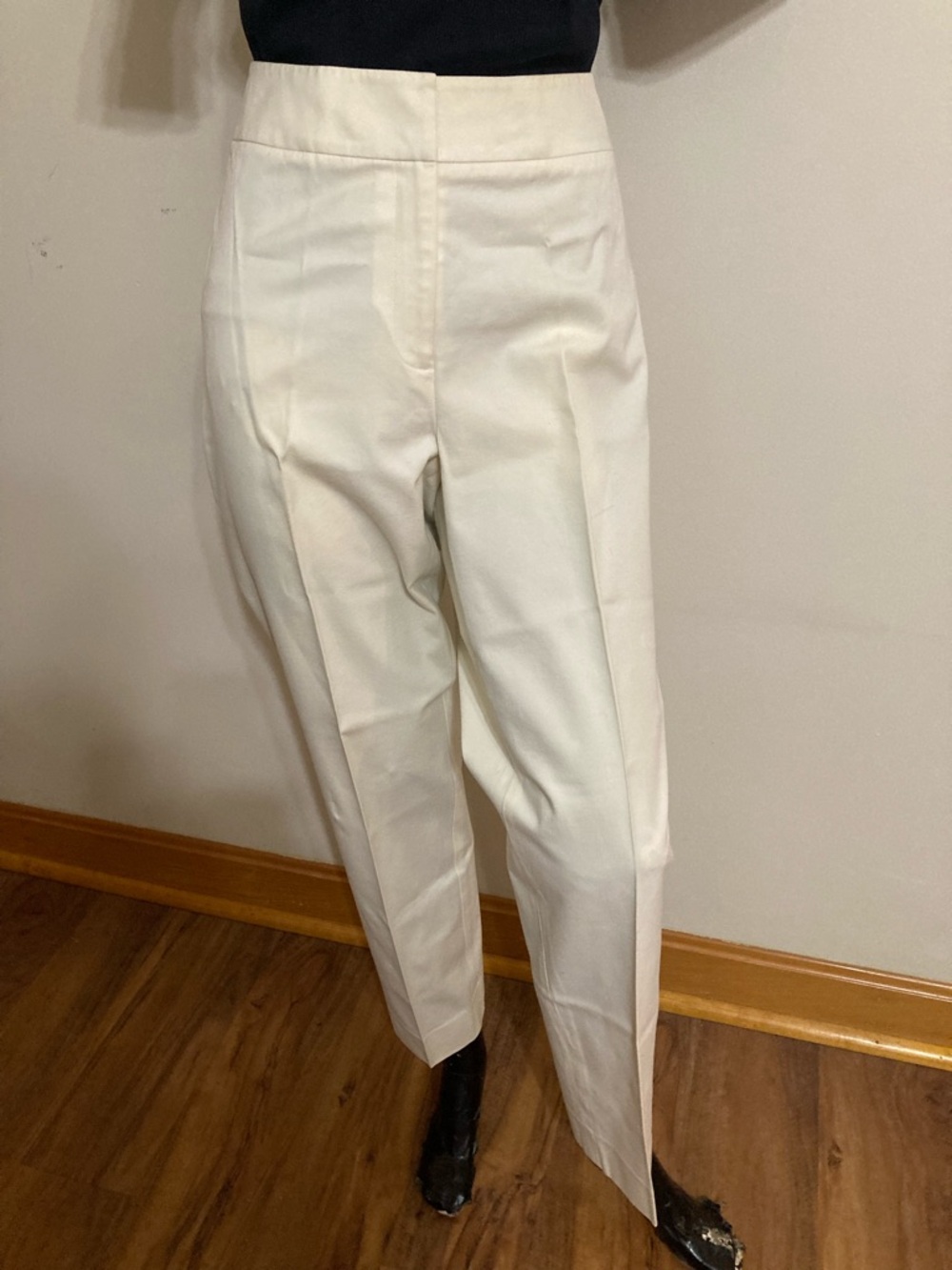 Cream Tailored Cropped Trousers
Item# SScpc15